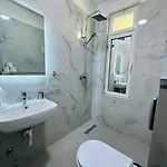 Sela Rent- & Optional Car Hire Πανδοχείο Τίρανα