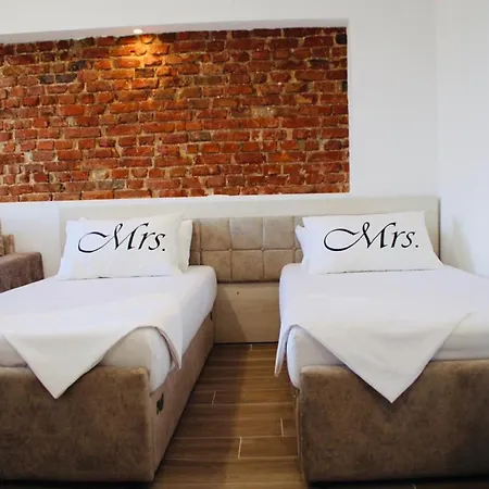 Sela Rent- & Optional Car Hire بيت ريفي تيرانا