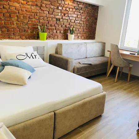 Sela Rent- & Optional Car Hire * تيرانا